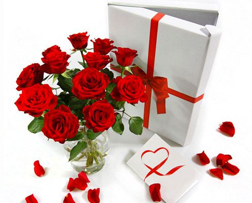 BloomPost Valentins Angebot mit bis zu 60% Rabatt bei Brands4Friends   z.B. 12 Rosen + Liebesbrief für 15,99€