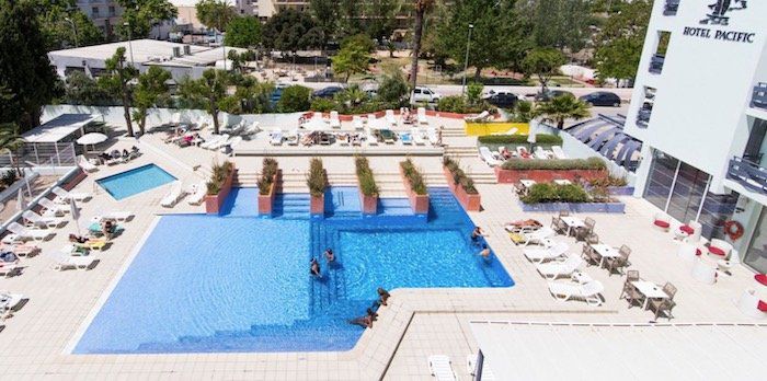 Ibiza: 4 ÜN im 3* azuLine Hotel Pacific inkl. Halbpension + Flügen ab 303€ p.P.