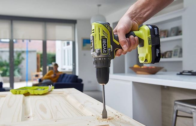 Ryobi 18V ONE+ Akku Bohrschrauber + 2 Akkus + Ladegerät für 101,89€ (statt 116€)