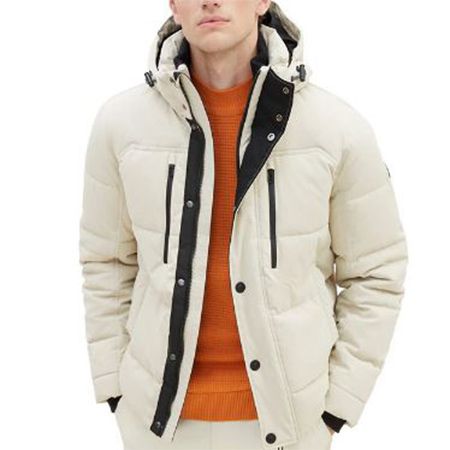 Tom Tailor Steppjacke mit abnehmbarer Kapuze in Beige für 91,19€ (statt 126€)