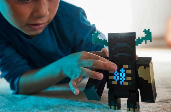 Minecraft HHK89 Wärter Figur mit Lichtern & Sounds für 19,37€ (statt 27€)