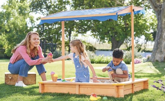 Playtive Sandkasten mit Dach und Eisdiele für 45,94€ (statt 65€)