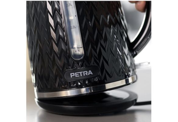 Petra Chevron   Elektrischer Wasserkocher mit 1,7L für 27,99€ (statt 45€)