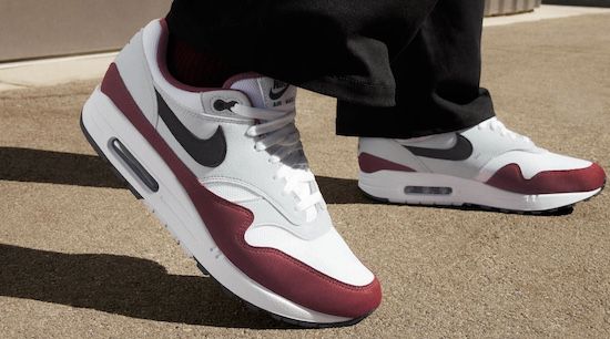 Nike Air Max 1 Sneaker in Team Red/Pure Platinum für 88,94€ (statt 126€)   41 bis 43