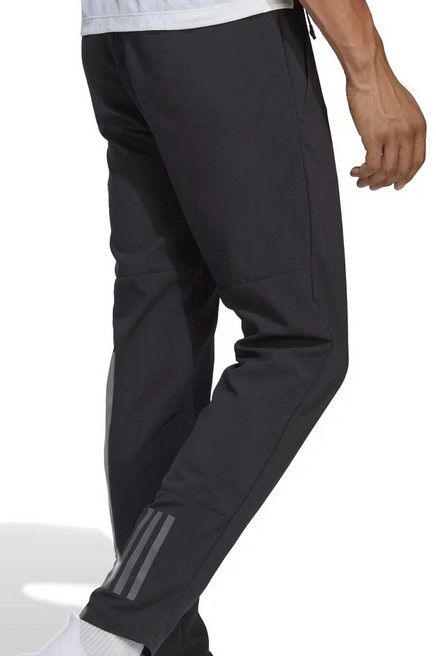 Adidas IB8147 Herren Trainingshose für 24,98€ (statt 40€)