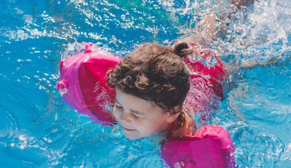 Kostenloser Schwimmkurs für Kinder