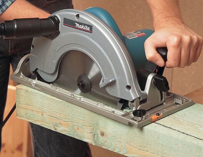 Makita 5903RKX1 235mm Handkreissäge + 2 Klingen & Koffer für 272€ (statt 355€)