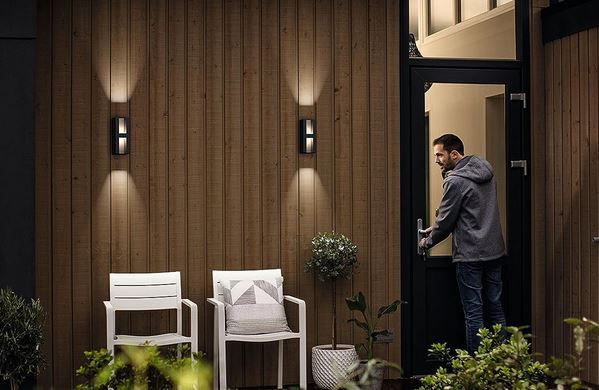 Philips Shadow LED Outdoor Wandleuchte für 39,99€ (statt 48€)