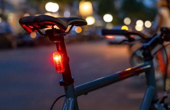 Sigma Sport Curve LED Fahrradlicht für 6,49€ (statt 12€)