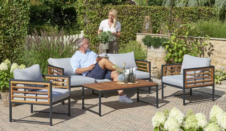 Gartenmöbelset Lorena mit Akazienholz, 4 teilig ab 399,99€ (statt 599€)