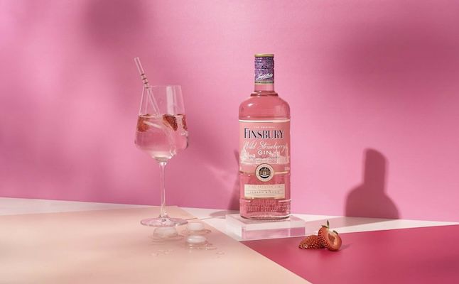 🍹0,7L Finsbury Wild Strawberry Gin mit 37,5% Vol für 8,99€ (statt 12€)