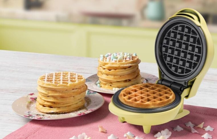 🧇 Bestron Mini Waffeleisen im Retro Design Mint für 11,99€ (statt 22€)