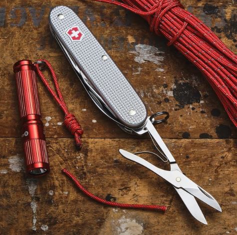 Victorinox Pioneer X Schweizer Taschenmesser für 40,52€ (statt 48€)