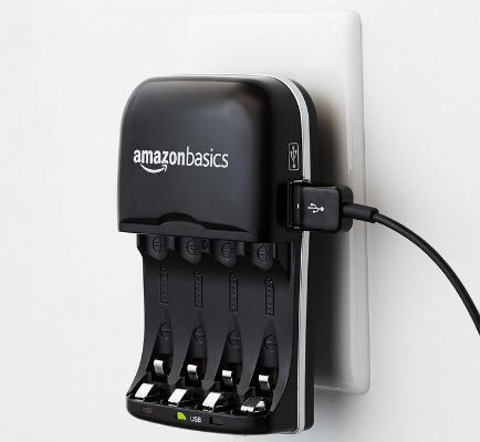 Amazon Basics Batterieladegerät für Ni MH AA/AAA Akkus + USB für 12,19€ (statt 15€)