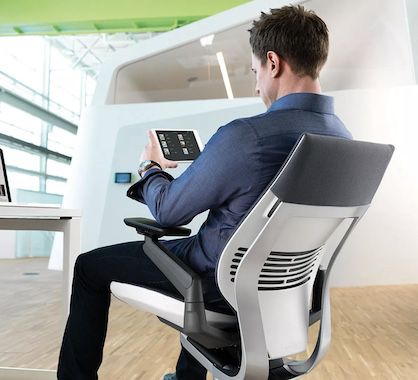 Steelcase Gesture Bürostuhl Light Edition mit Kopfstütze für 951€ (statt 1.164€)