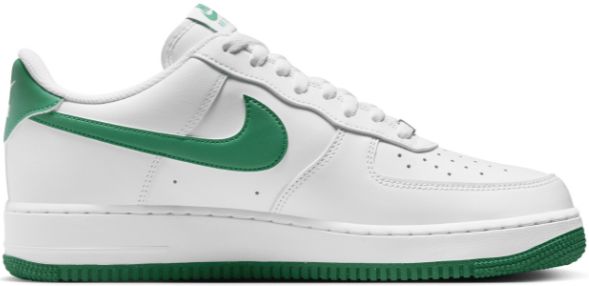 Nike Air Force 1 07 Herrenschuh in Weiß Grün für 83,99€ (statt 105€)