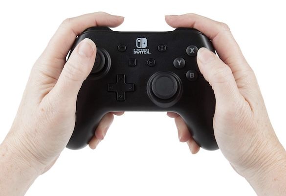 Kabelgebundener Nintendo Switch PowerA Controller in Schwarz für 10€ (statt 26€)