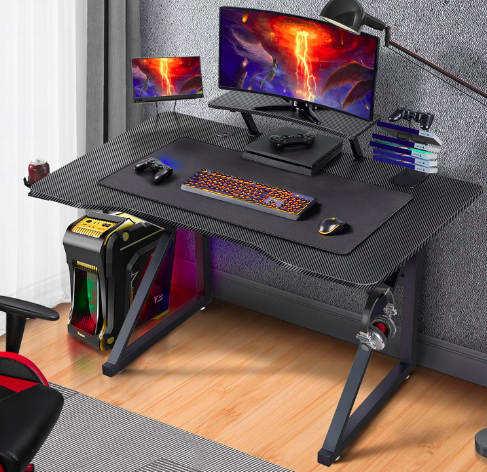 Yaheetech ergonomischer Gaming Tisch mit Halterungen & Mauspad für 62,99€ (statt 90€)