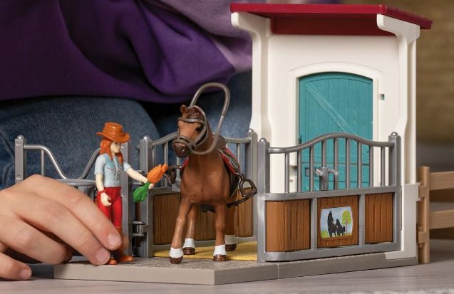 🐴 schleich 42710 Horse Box with Hannah & Cayenne für 18,78€ (statt 33€)