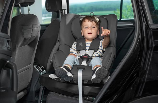 Britax Römer Reboarder Dualfix Plus Kindersitz für 229€ (statt 279€)