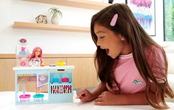 Barbie HGB73   Tortenbäckerei Spielset mit Puppe (30 cm) für 16,60€ (statt 22€)