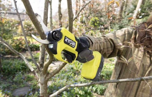 Ryobi Akku‐Astschere RY18SCXA 120T 18 V ONE+ für 119,99€ (statt 200€)