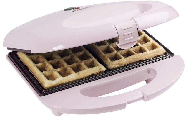 Bestron Brüsseler Waffeleisen im Retro Design in Rosa für 11,39€ (statt 24€)