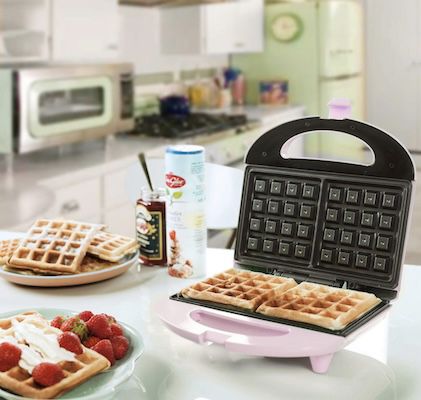 Bestron Brüsseler Waffeleisen im Retro Design in Rosa für 11,39€ (statt 24€)