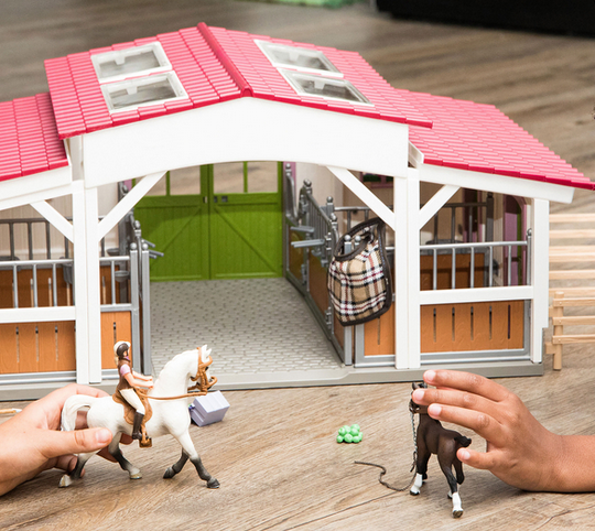 Schleich 42344 Reiterhof mit viel Zubehör für 80,94€ (statt 104€)