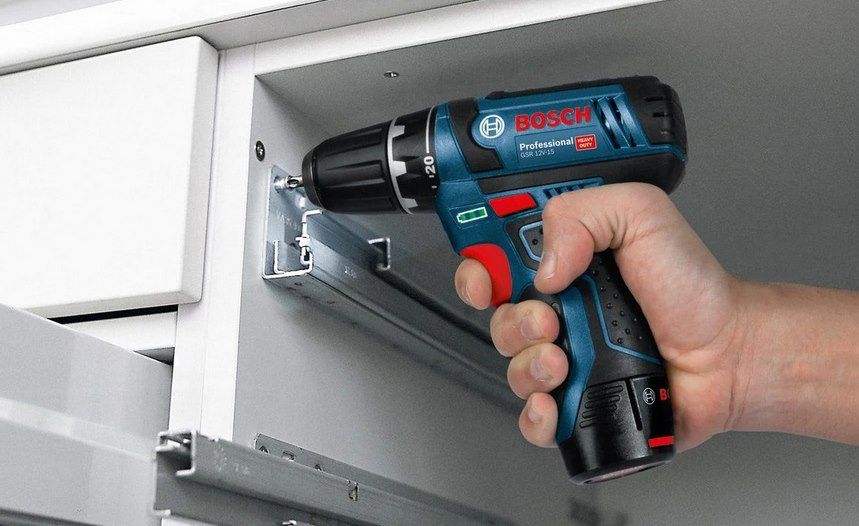 Bosch GSR 12V 15 Akku Bohrschrauber inkl. Bohrer Sets im Softbag für 68,59€ (statt 90€)