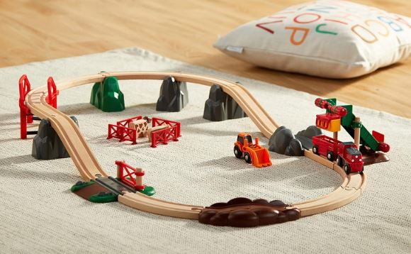 🚂 BRIO 33984 Holzeisenbahn Bauernhof Set für 53,99€ (statt 65€)