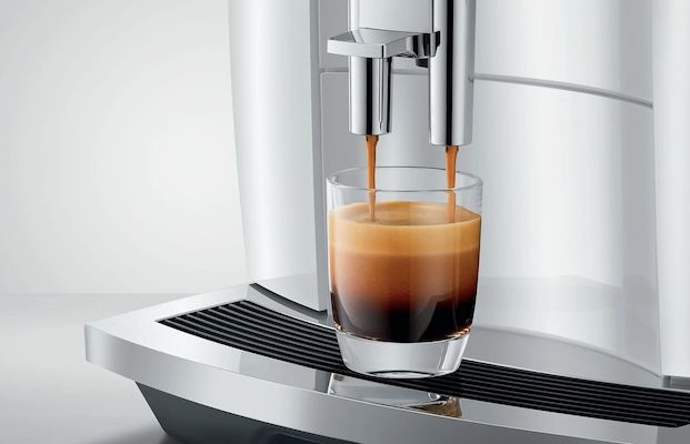 ☕️ JURA E8 (EC) Kaffeevollautomat in Piano White für 916€ (statt 1.006€)