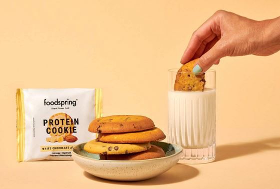 🍪 12er Pack foodspring Protein Cookie   Weisse Schoko Mandel ab 18,99€ (statt 25€)