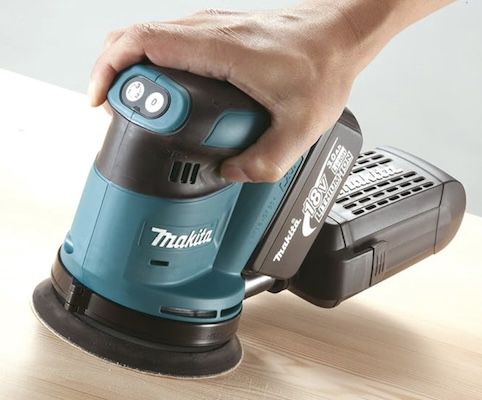 Makita DBO180RTJ Akku Exzenterschleifer inkl. 2 Akkus + Ladegerät für 190,38€ (statt 262€)