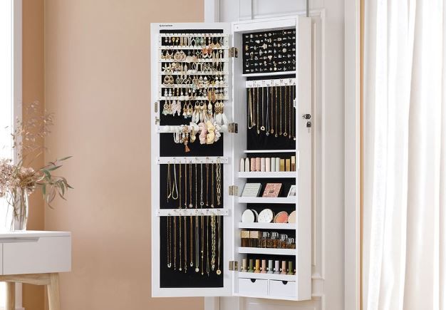 Songmics Eleganter Schmuckschrank mit Spiegel zum Aufhängen für 62,99€ (statt 76€)