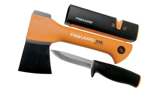 🪓 Fiskars Kaminofen Set (Freizeitbeil, Schärfer, Messer, Köcher) für 50,25€ (statt 57€)