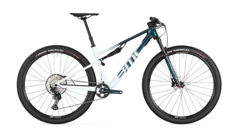 BMC Fourstroke THREE XC Mountainbike Carbon im den Größen S,M,L,XL für 2.599€ (statt 3.499€)